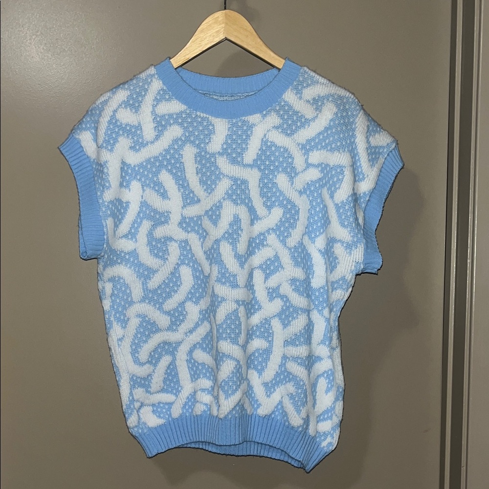 Blue and White Patterned Knit Cap-Sleeve Sweater Top